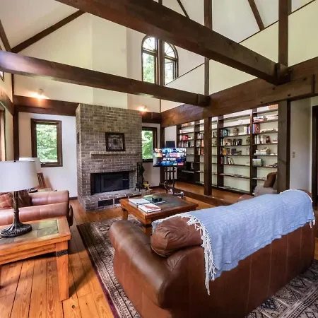 Berkshire Vacation Rentals: Pristine Home In Becket Woods